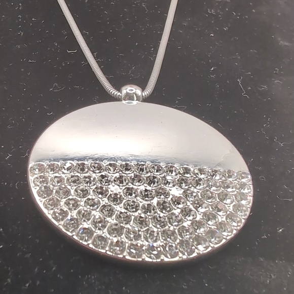 Gloria Vanderbilt Rhinestone / Swarovski Crystal Pendant Necklace - 32" Chain - Picture 4 of 10